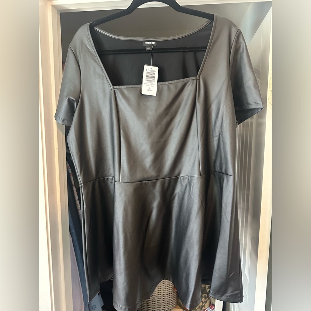 Fake leather cute top with stretchy material